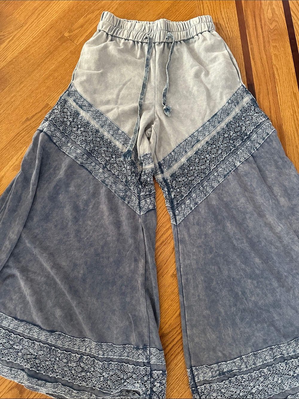 Oli & Hali Two-Tone Blue Wide Leg Lace-Trim Pants